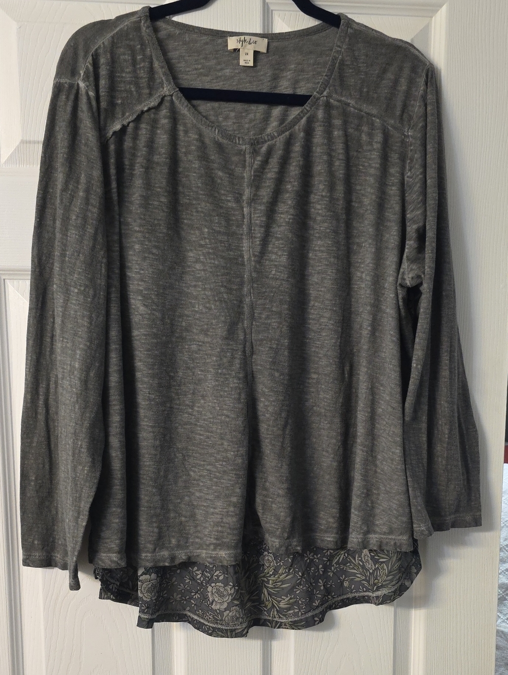 Sytlw And Co Women's Gray Layered-Hem Long Sleeve Top